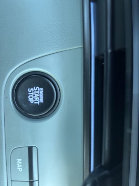 Used 2025 Hyundai Elantra Limited FWD image 18