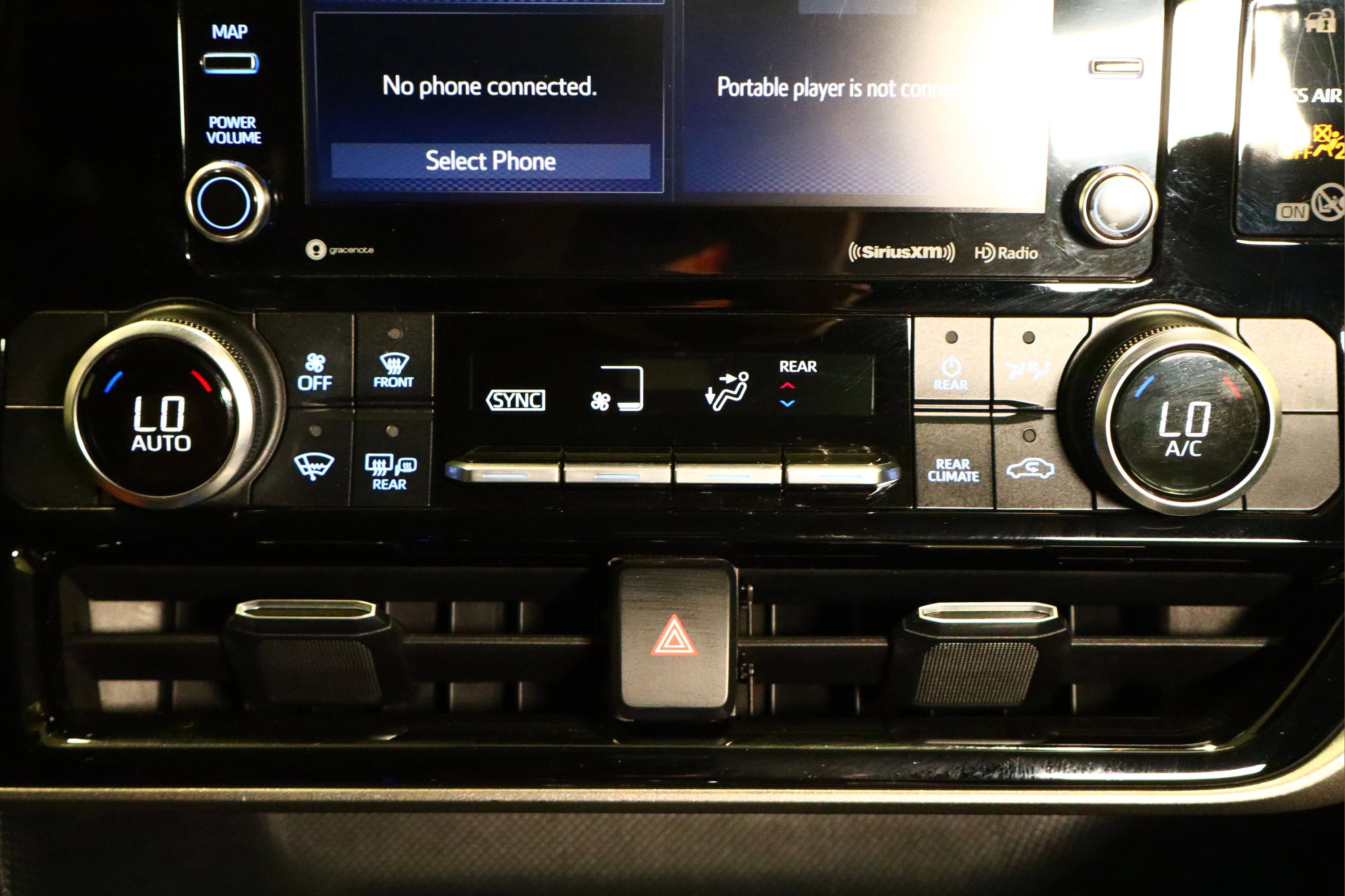 Used 2020 Toyota Highlander LE image 26