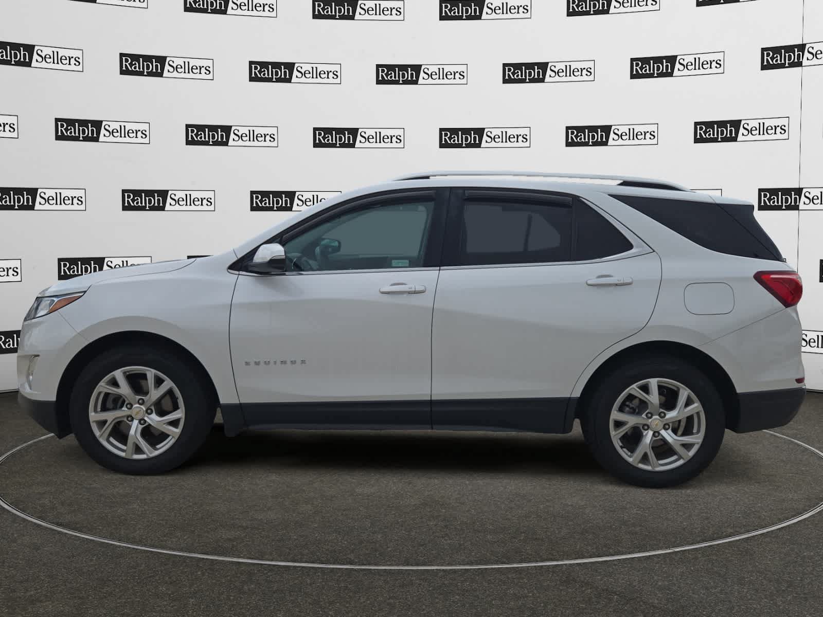 Used 2019 Chevrolet Equinox LT FWD image 3