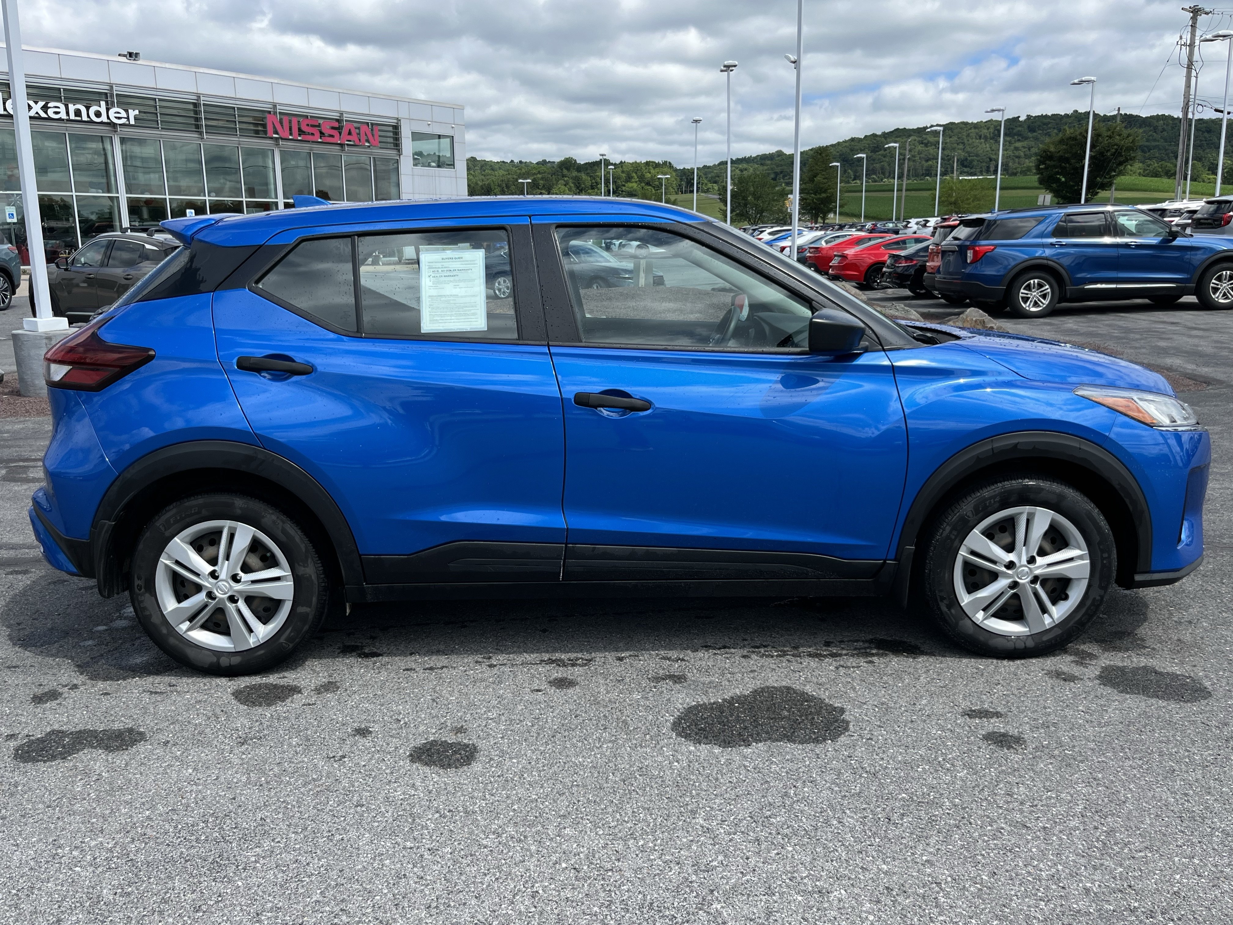Used 2022 Nissan Kicks S w/ Interior Electronics Package FWD image 2
