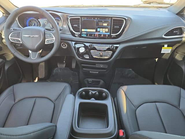 New 2026 Chrysler Pacifica Select image 9