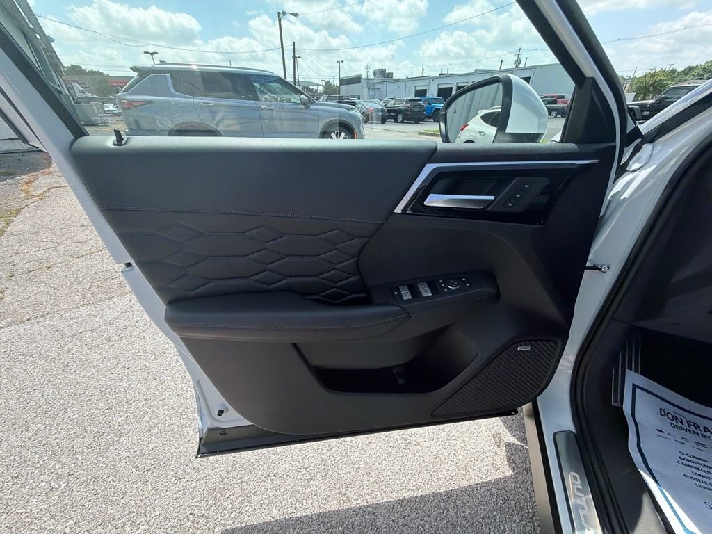 New 2026 Mitsubishi Outlander SEL AWD/4WD image 10