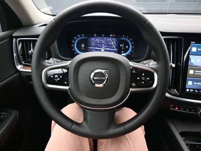 Used 2025 Volvo S60 B5 Plus image 23