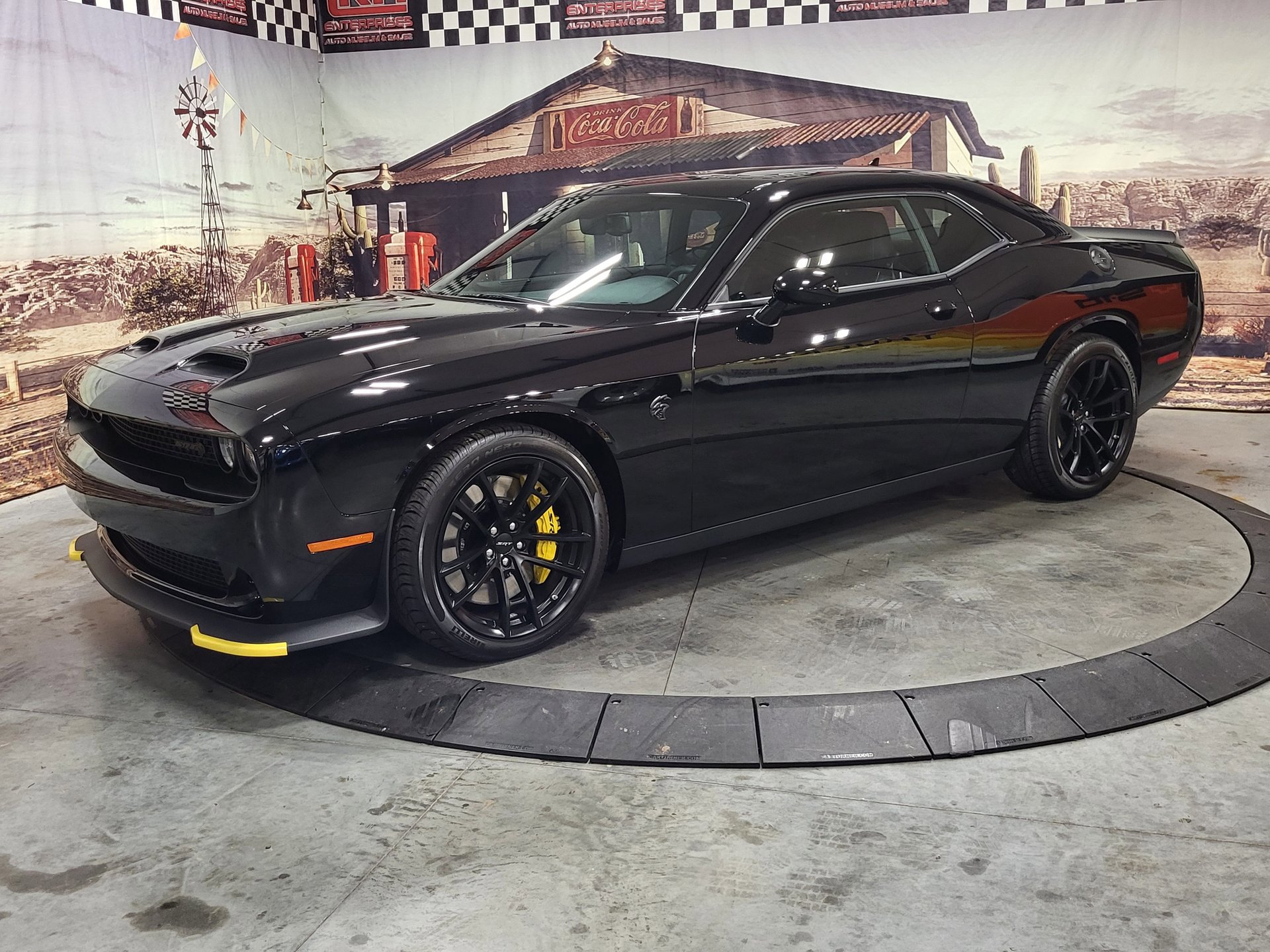 Used 2023 Dodge Challenger SRT Hellcat RWD image 2