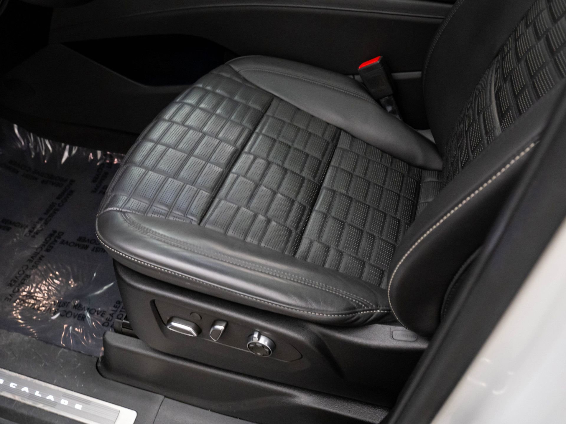 Certified 2024 Cadillac Escalade ESV Premium Luxury Platinum w/ Heavy-Duty Trailer Package image 17