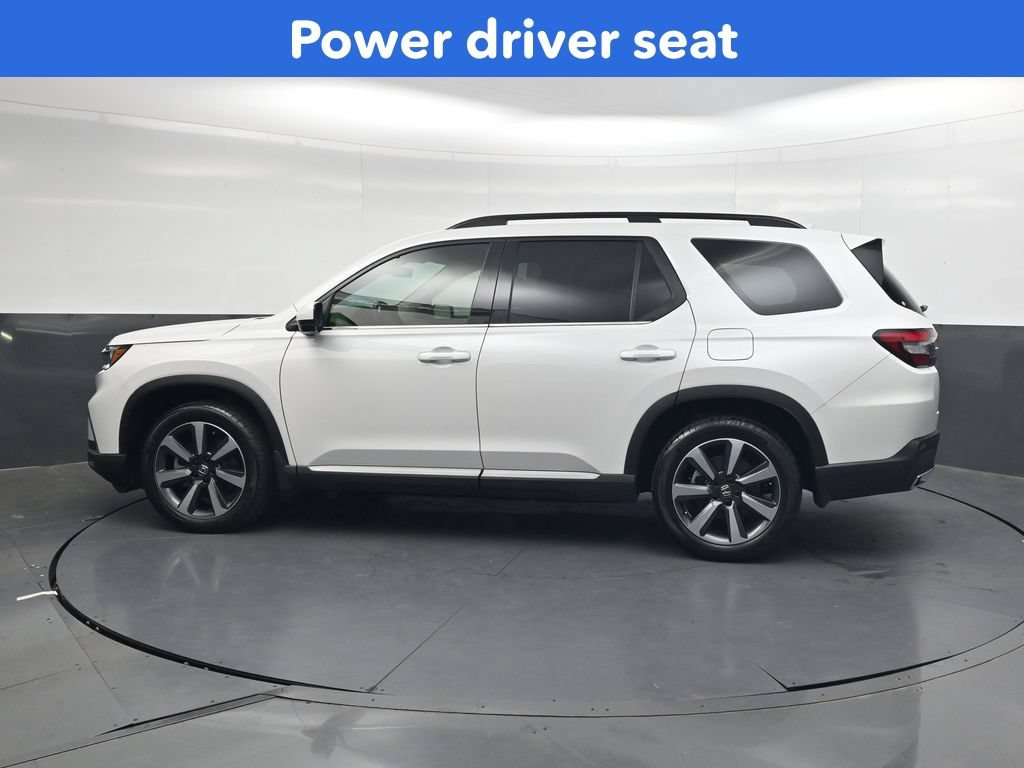 Certified 2025 Honda Pilot Touring image 7