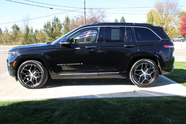 Used 2024 Jeep Grand Cherokee Summit AWD/4WD image 32