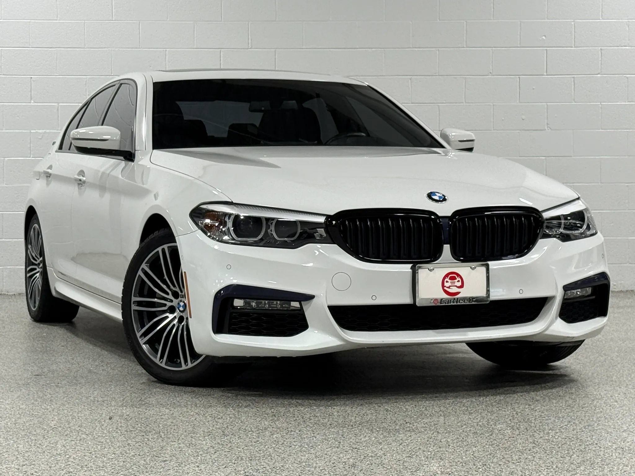 Used 2018 BMW 530e xDrive w/ M Sport Package 2 AWD/4WD image 4