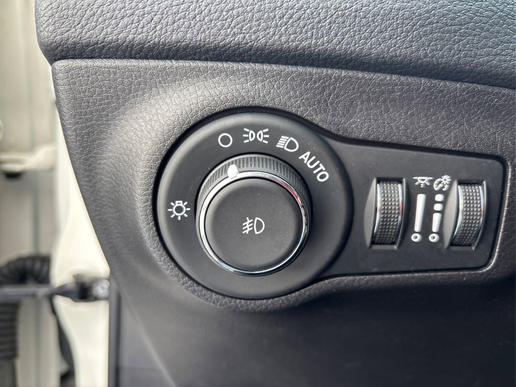 Used 2020 Jeep Compass Latitude w/ Cold Weather Group image 24