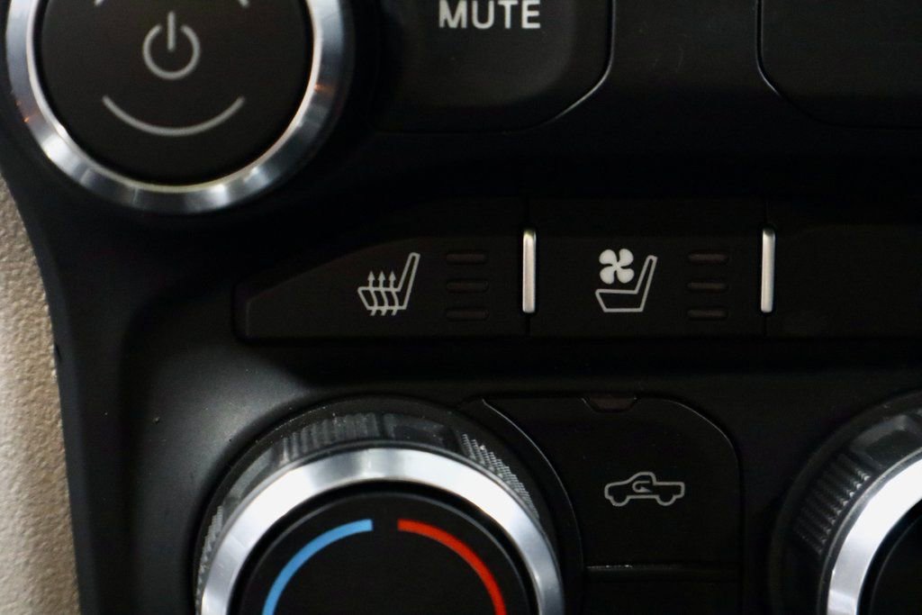 Used 2019 RAM 1500 Laramie w/ Sport Appearance Package image 4