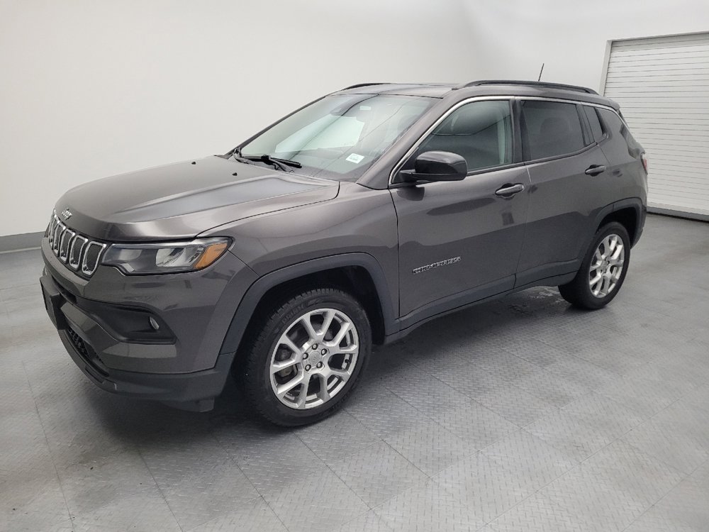 Used 2022 Jeep Compass Latitude w/ Sun and Sound Group AWD/4WD image 2