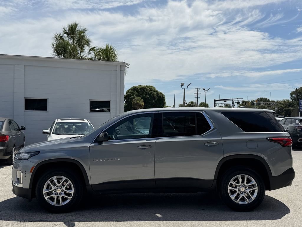 Used 2023 Chevrolet Traverse LS FWD image 9