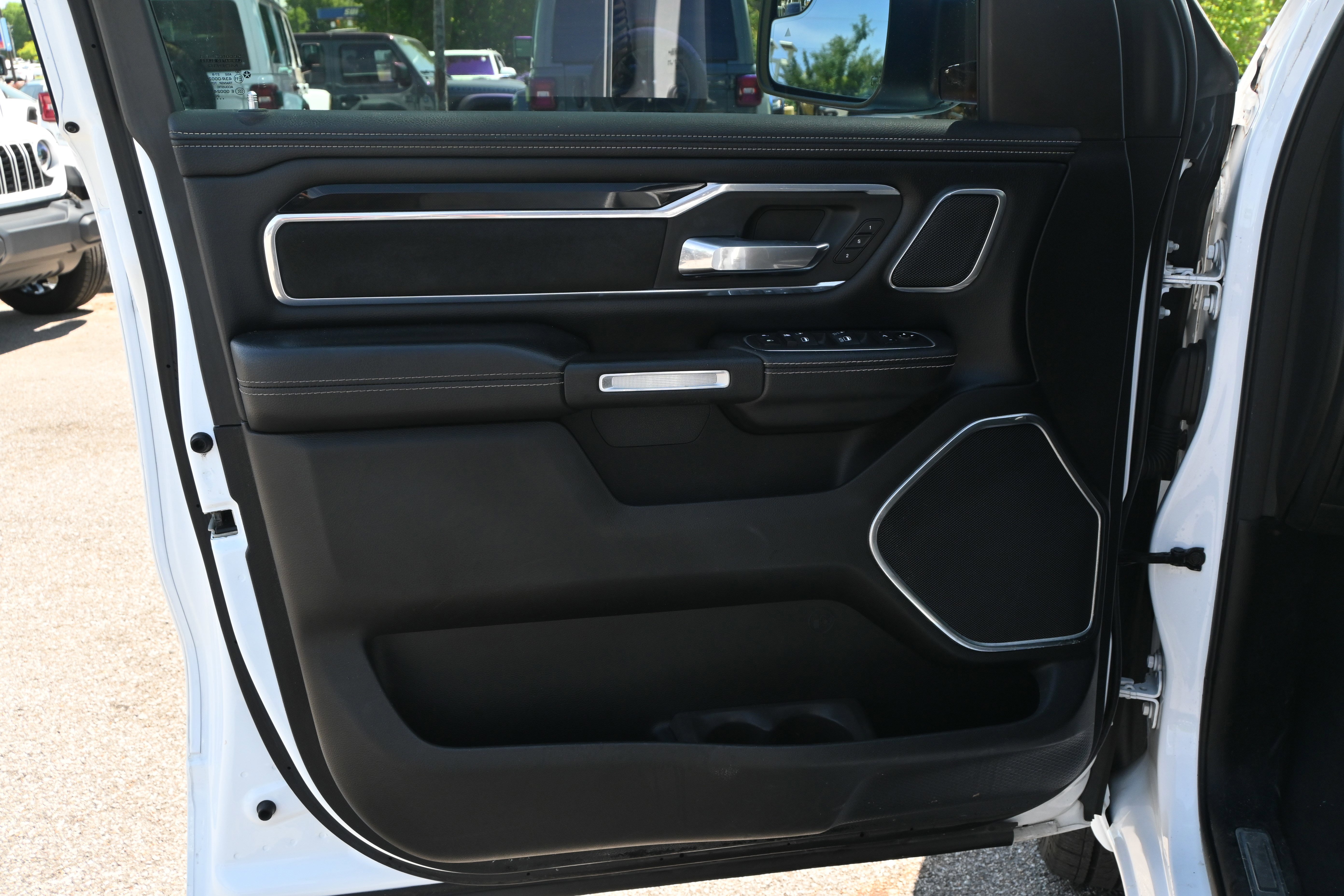 Used 2021 RAM 1500 Laramie AWD/4WD image 12