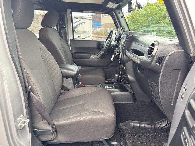 Used 2017 Jeep Wrangler Unlimited Sport AWD/4WD image 27