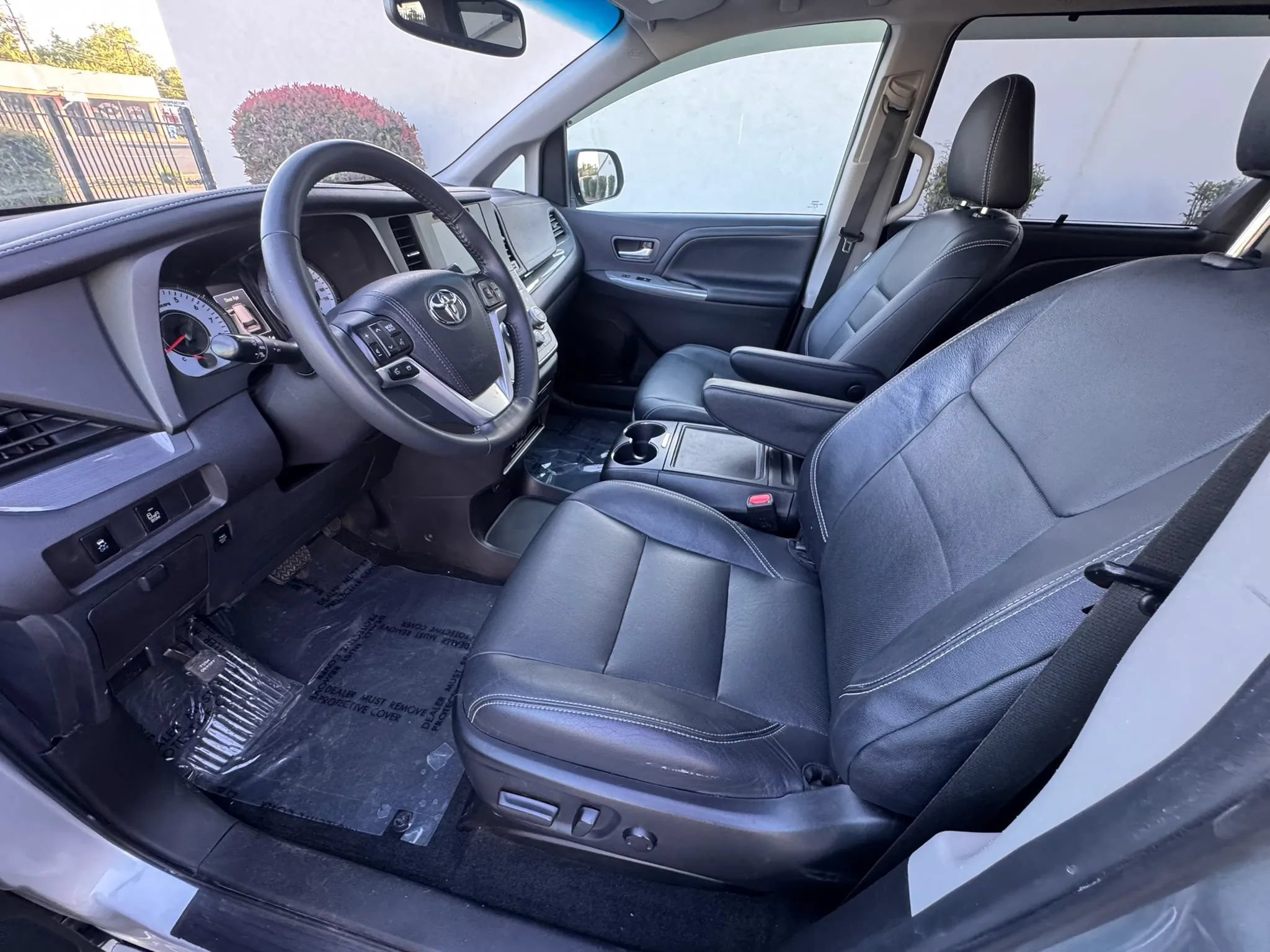 Used 2017 Toyota Sienna SE FWD image 10