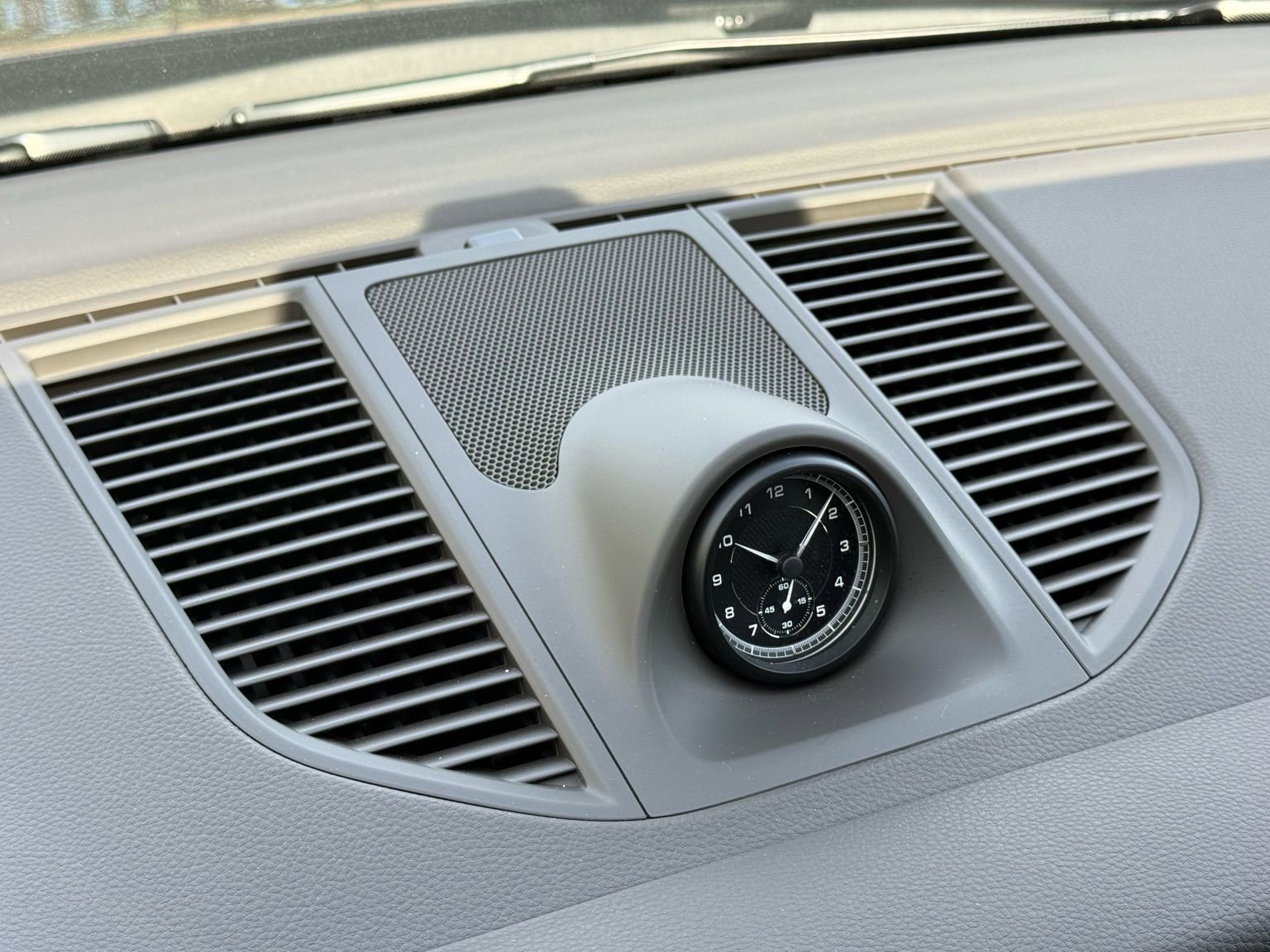 Used 2025 Porsche Macan image 18