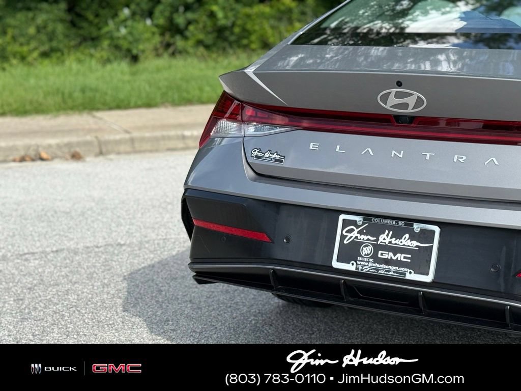 Used 2024 Hyundai Elantra Limited FWD image 15