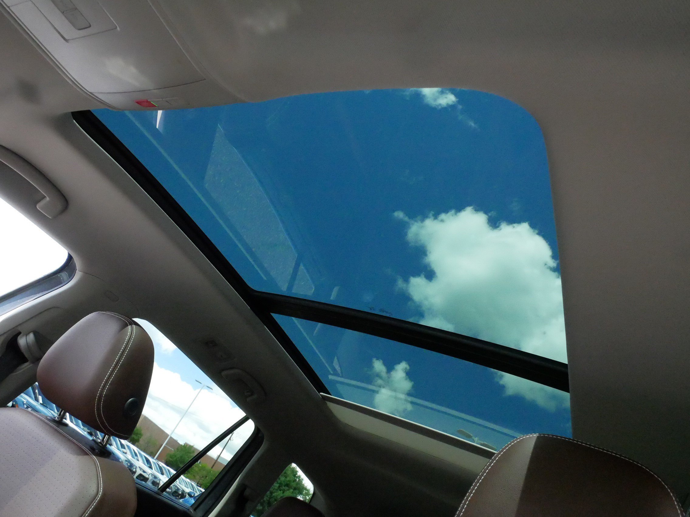 Certified 2023 Volkswagen Atlas SE w/ Panoramic Sunroof Package AWD/4WD image 33