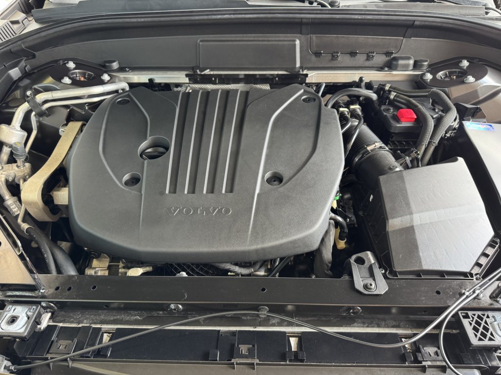 Used 2022 Volvo XC60 B5 Momentum FWD image 36