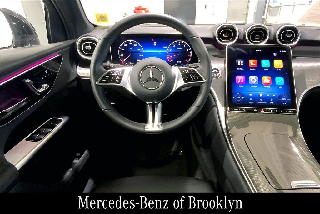 Used 2025 Mercedes-Benz GLC 300 4MATIC image 6