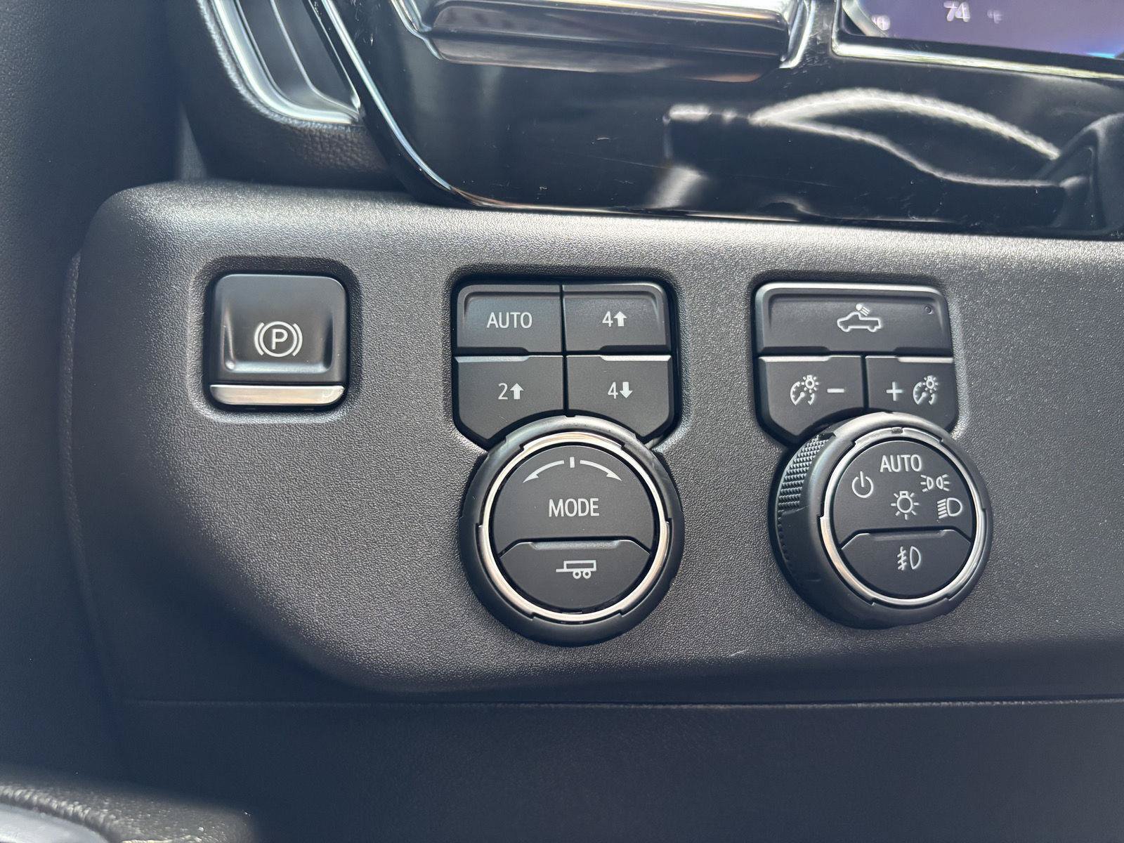 Used 2024 Chevrolet Silverado 1500 LT Trail Boss w/ Convenience Package II AWD/4WD image 27