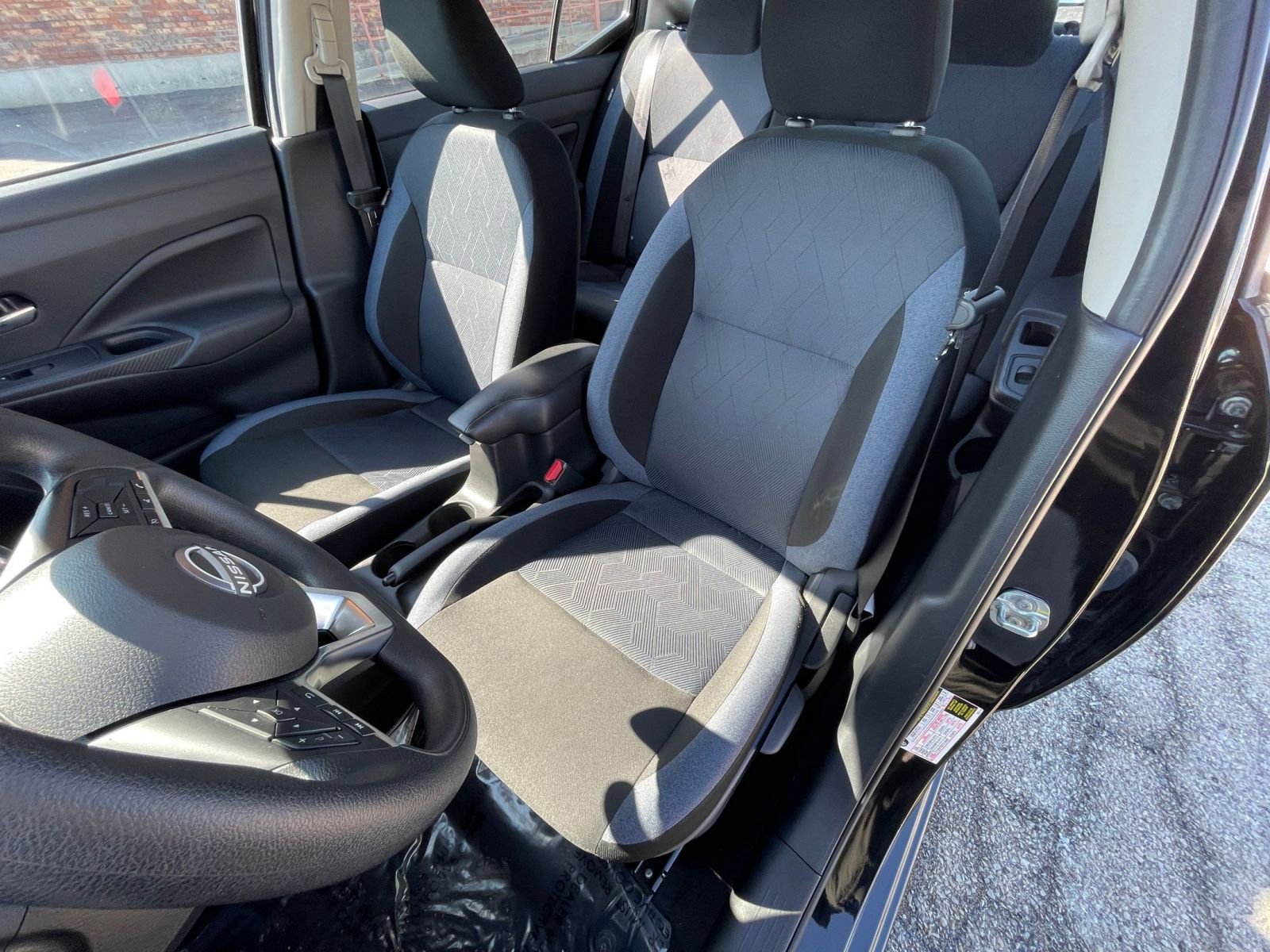 Used 2025 Nissan Versa SV image 34