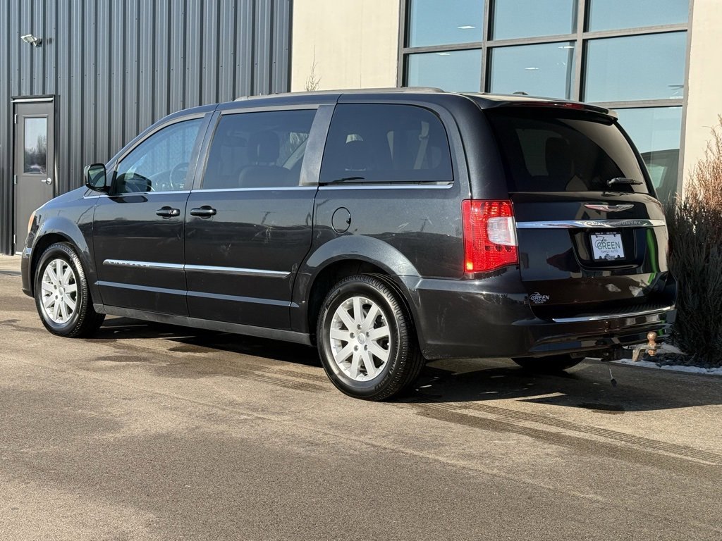 Used 2013 Chrysler Town & Country Touring image 2