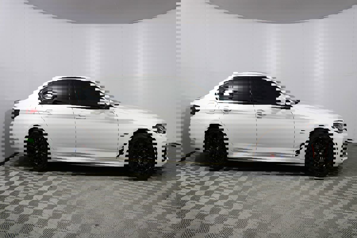 Used 2023 BMW 530e 530e w/ M Sport Package image 40