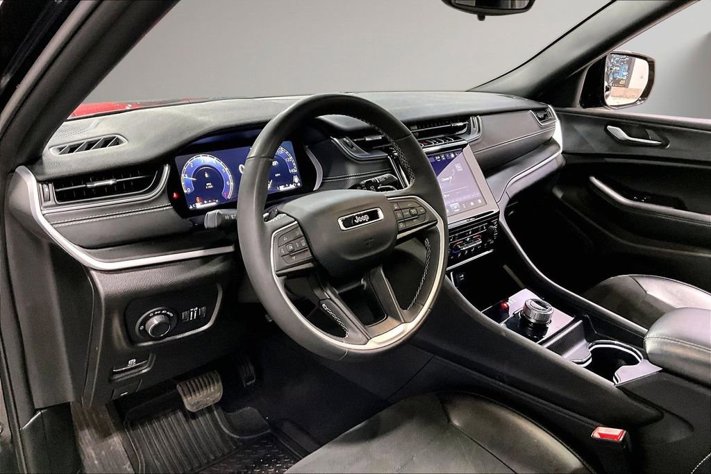 Used 2024 Jeep Grand Cherokee Altitude image 17