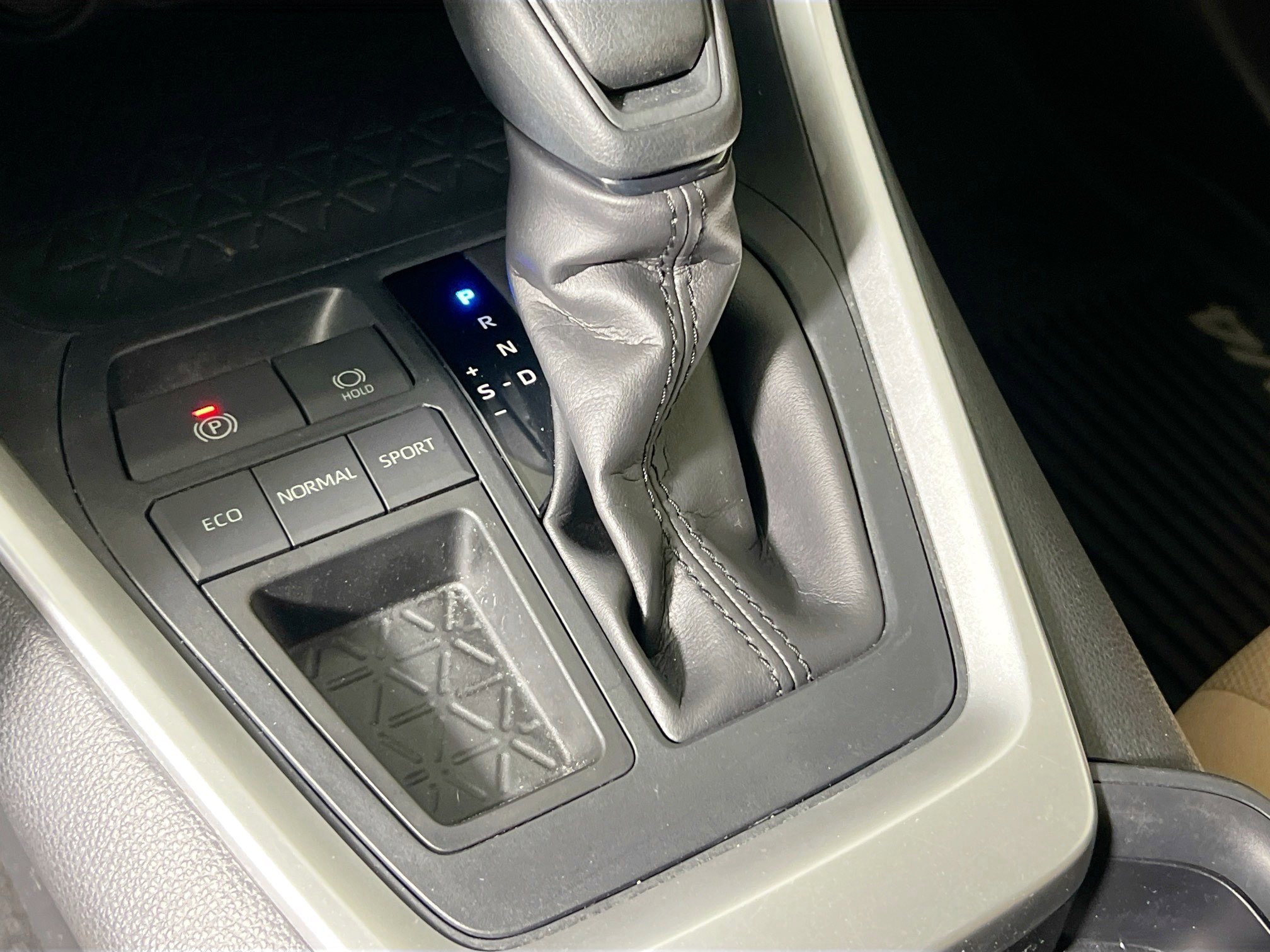 Used 2020 Toyota RAV4 XLE w/ Convenience Package image 25