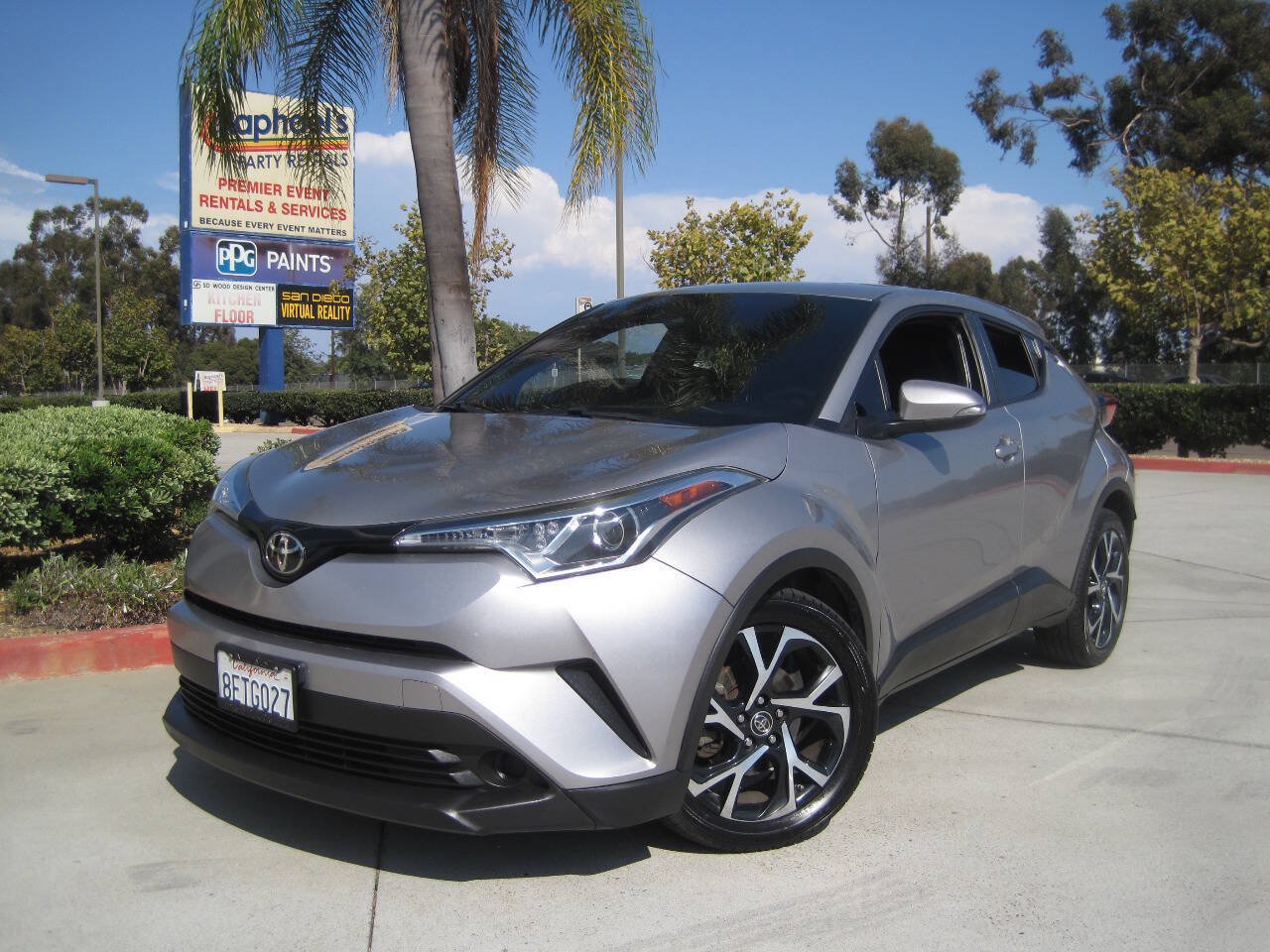 Used 2018 Toyota C-HR XLE FWD image 1