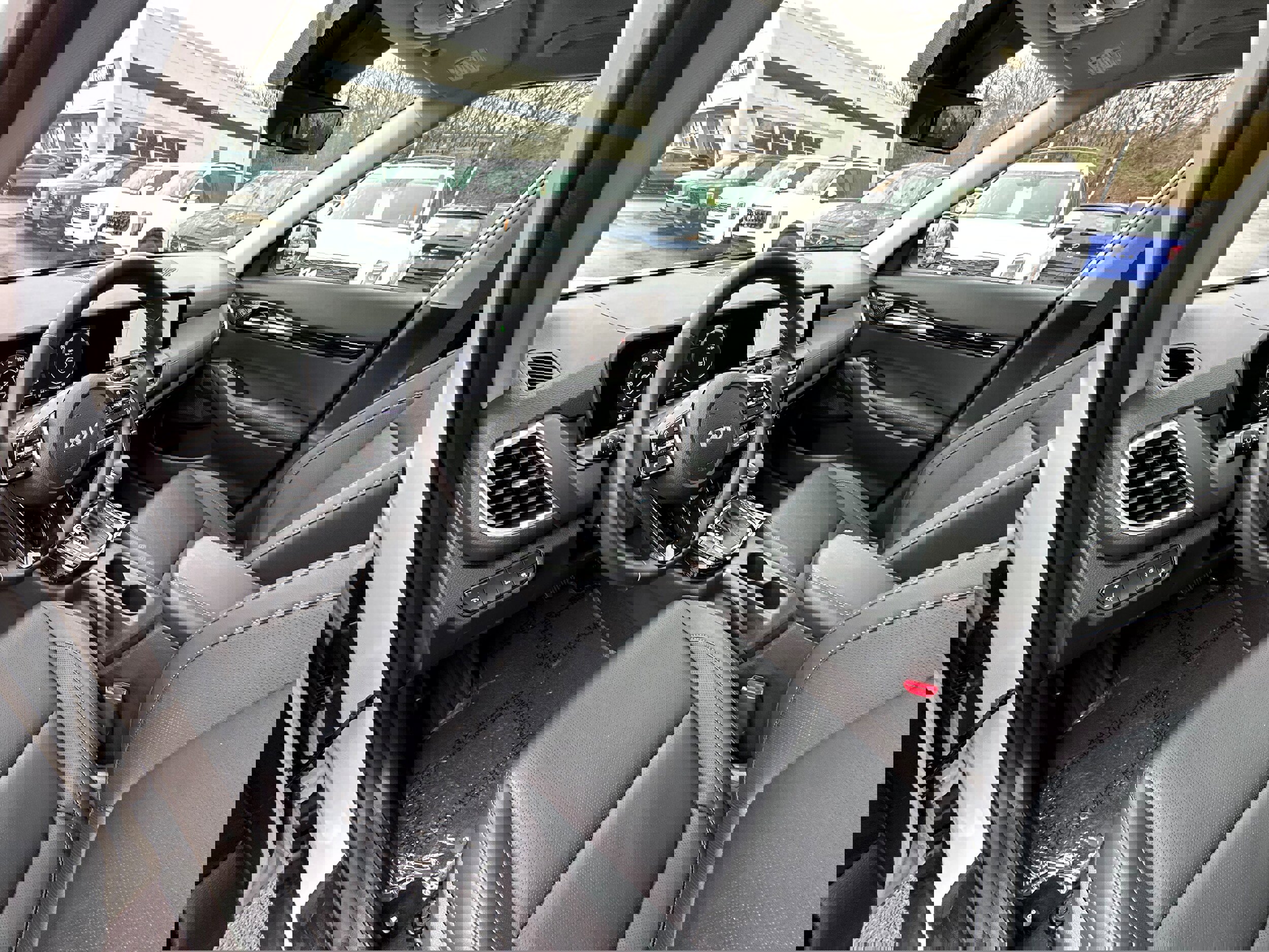 Used 2024 Kia Seltos EX image 24