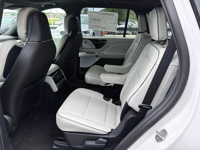 New 2026 Lincoln Aviator Black Label w/ Jet Appearance Package AWD/4WD image 7