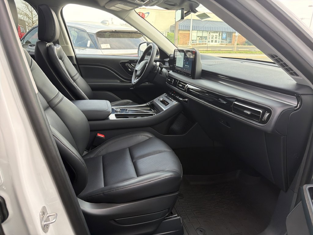 New 2026 Lincoln Aviator AWD w/ Jet Appearance Package image 7