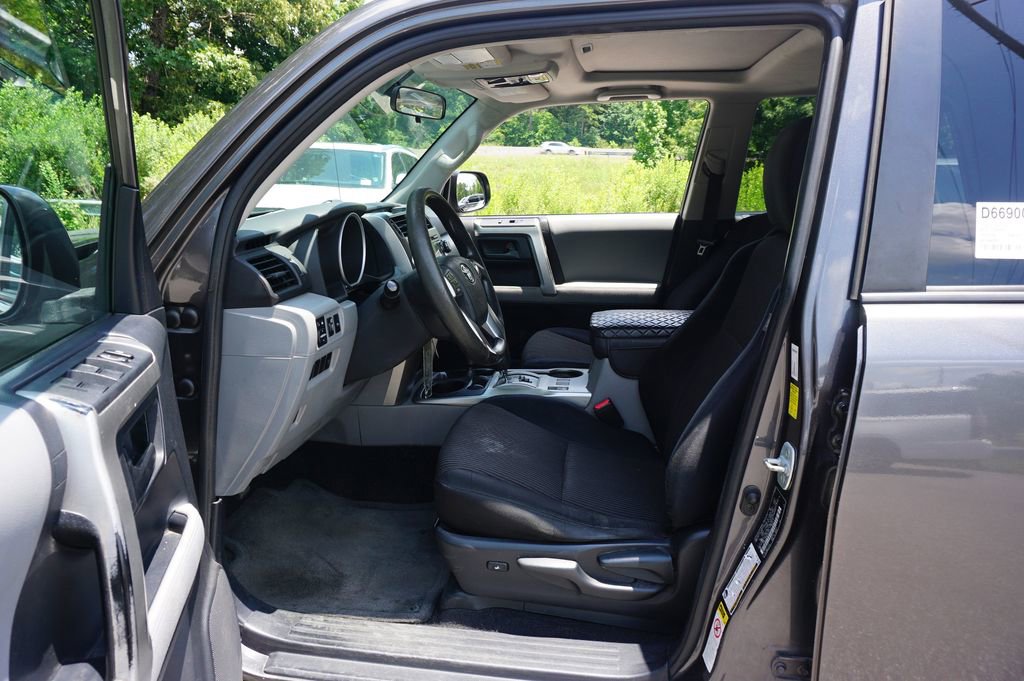Used 2010 Toyota 4Runner SR5 AWD/4WD image 2