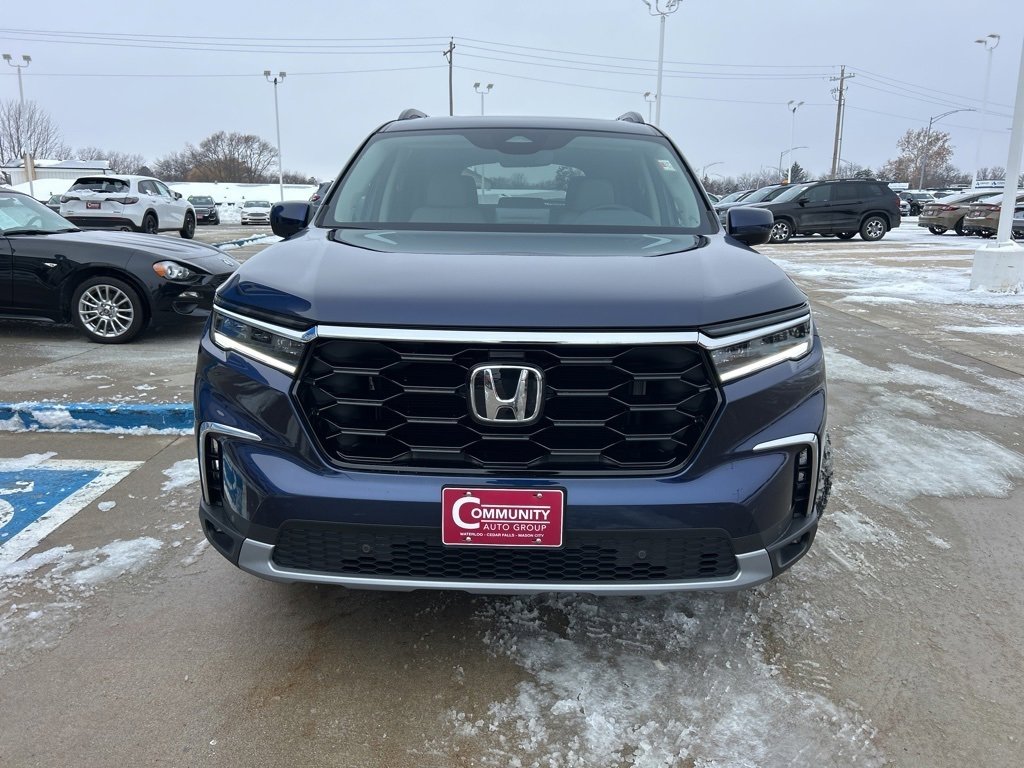 New 2025 Honda Pilot Touring image 2