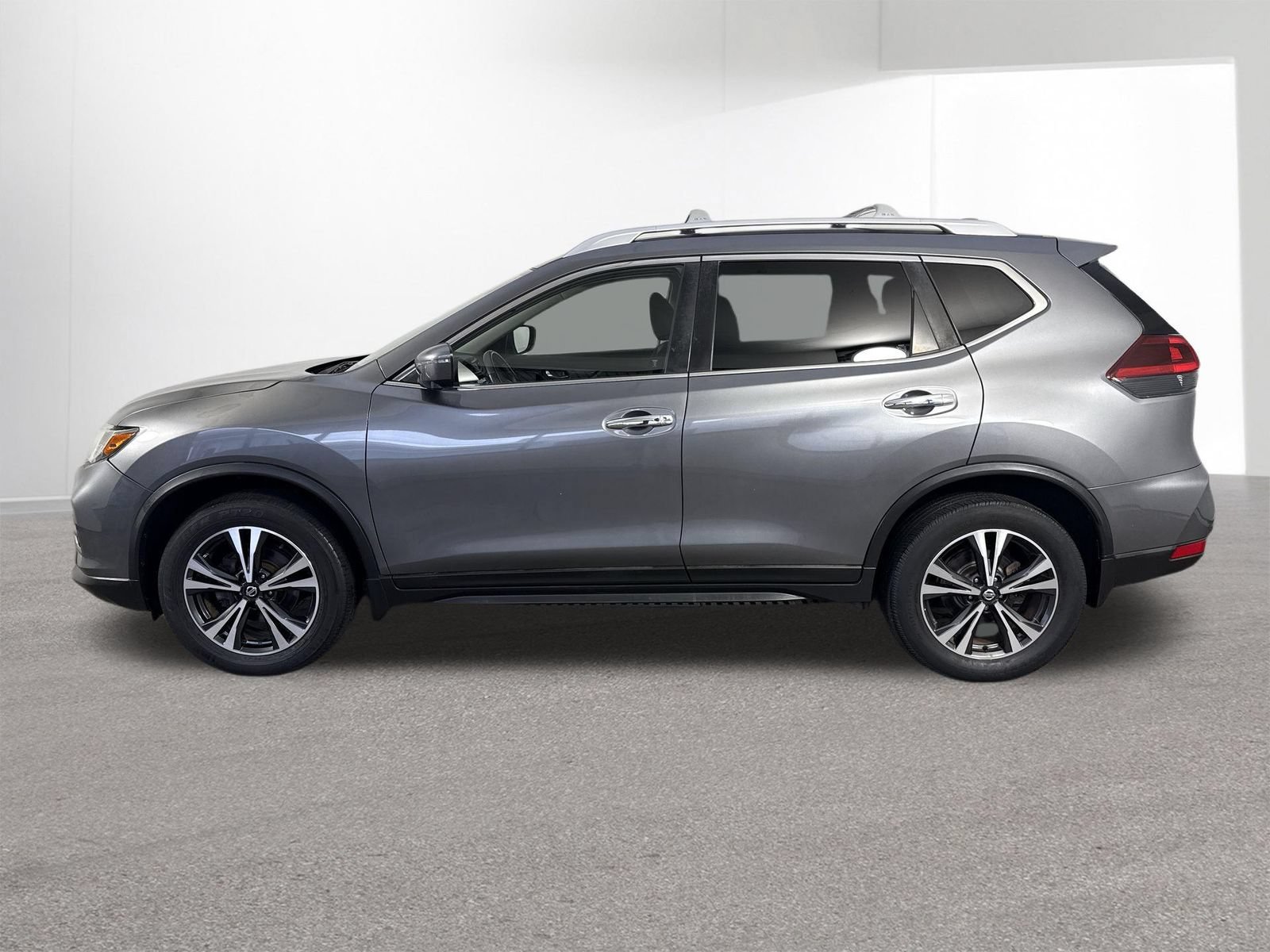 Used 2019 Nissan Rogue SV w/ Sun & Sound Touring Package AWD/4WD image 30