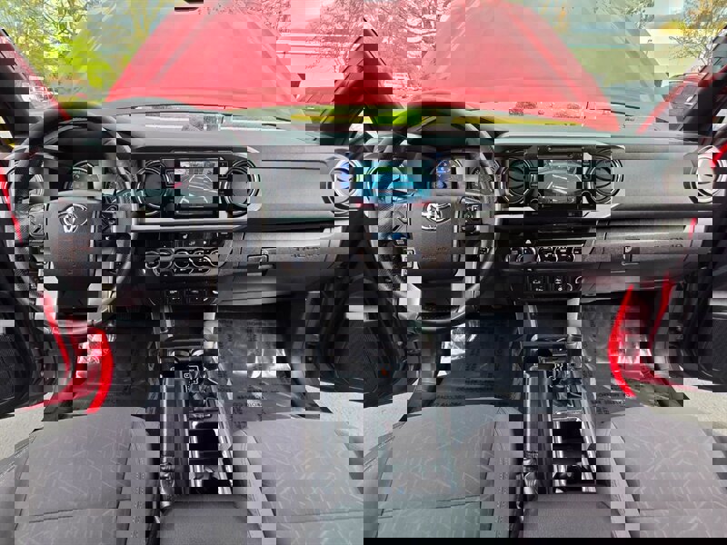 Used 2016 Toyota Tacoma TRD Off-Road w/ Premium & Technology Package AWD/4WD image 17