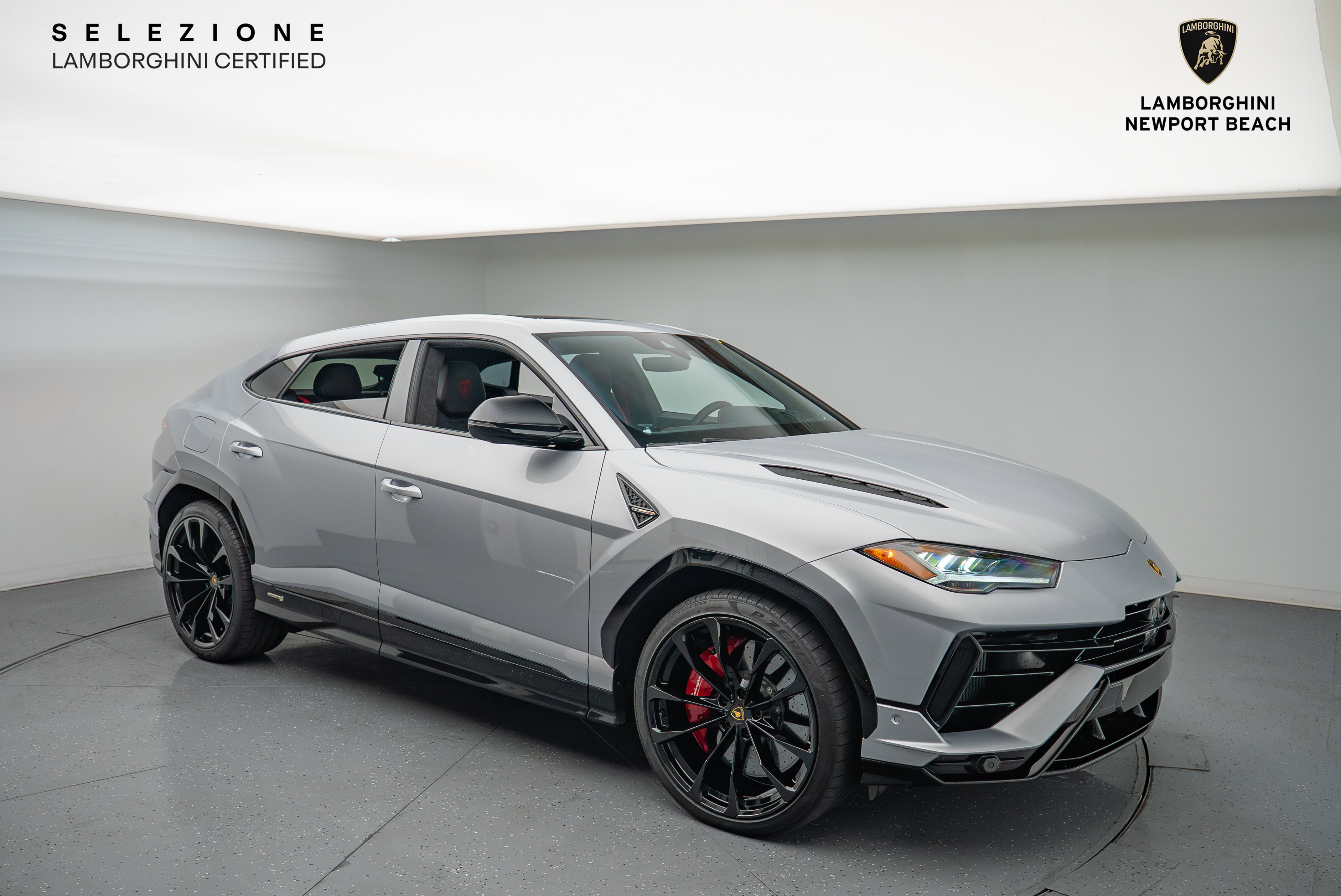 Used 2024 Lamborghini Urus S image 1