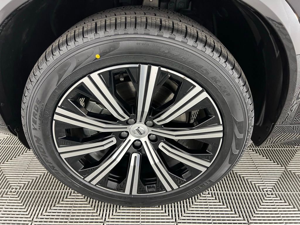 Used 2025 Volvo XC90 B6 Plus image 11