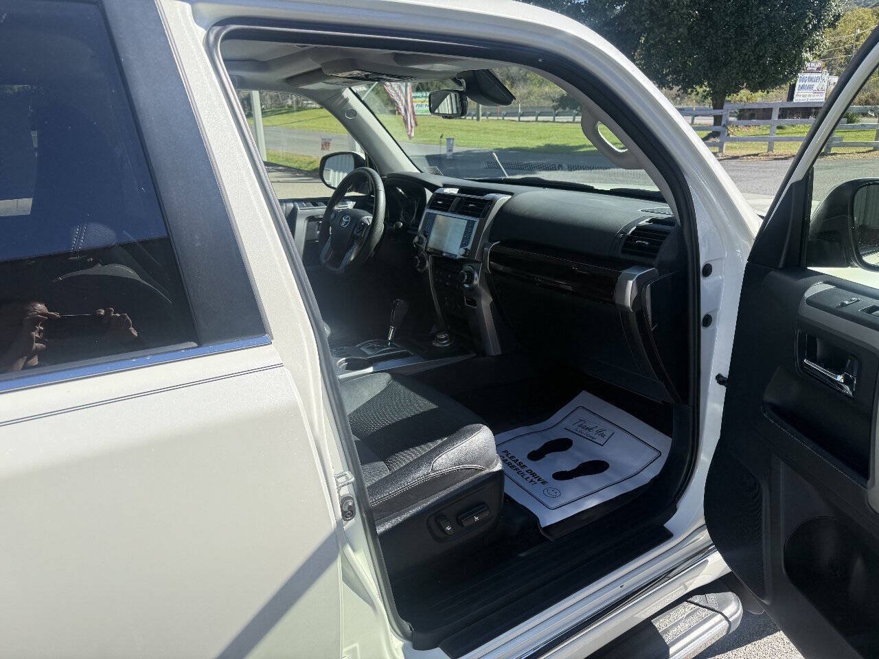Used 2022 Toyota 4Runner Limited AWD/4WD image 10