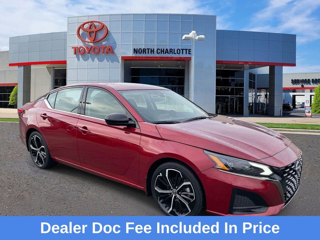 Used 2023 Nissan Altima 2.5 SR FWD image 1