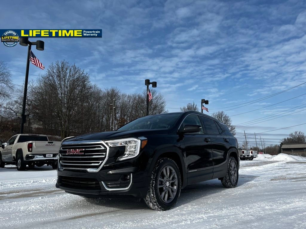 Used 2024 GMC Terrain SLT image 2