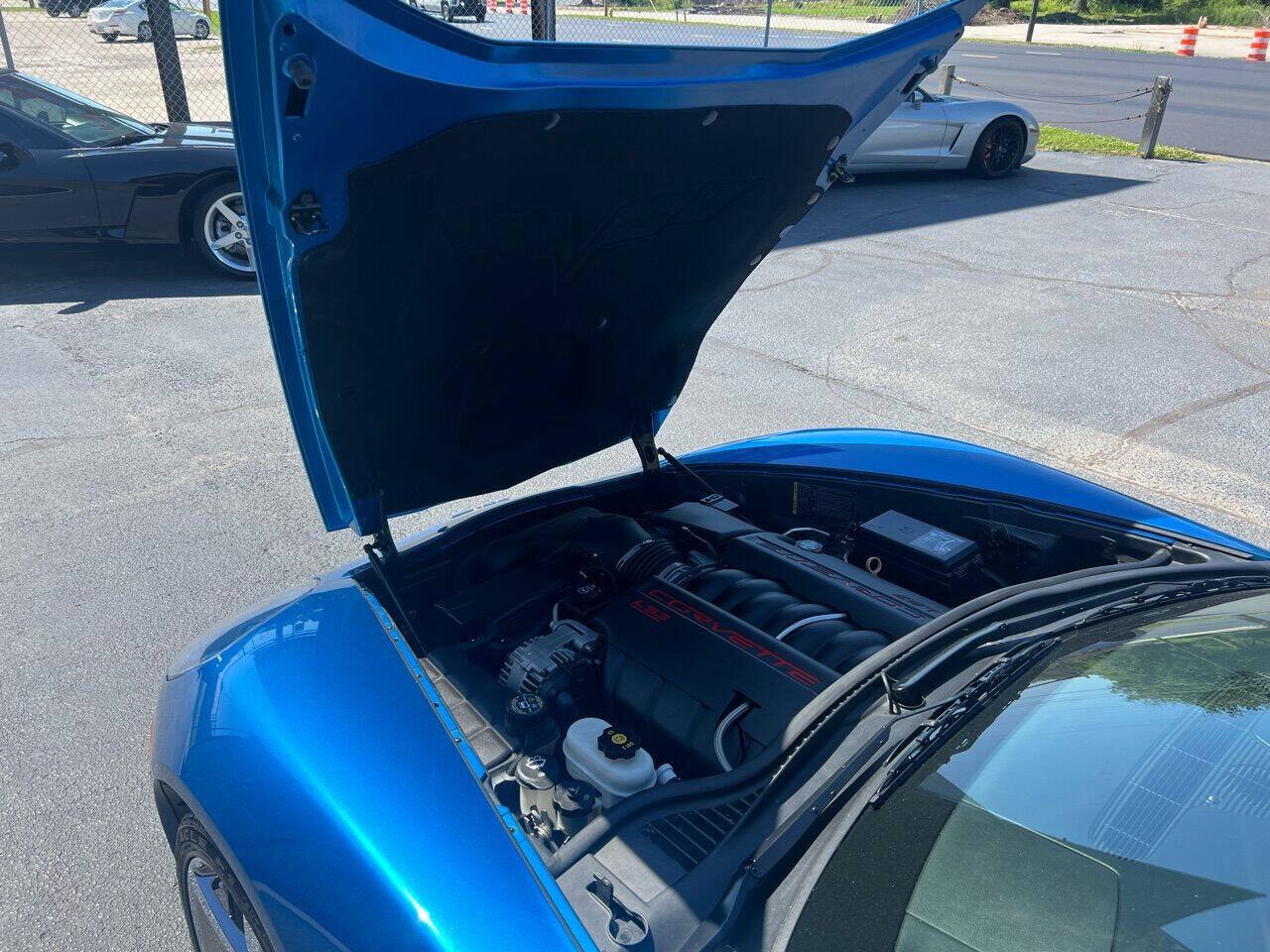 Used 2010 Chevrolet Corvette Coupe w/ 1LT RWD image 41