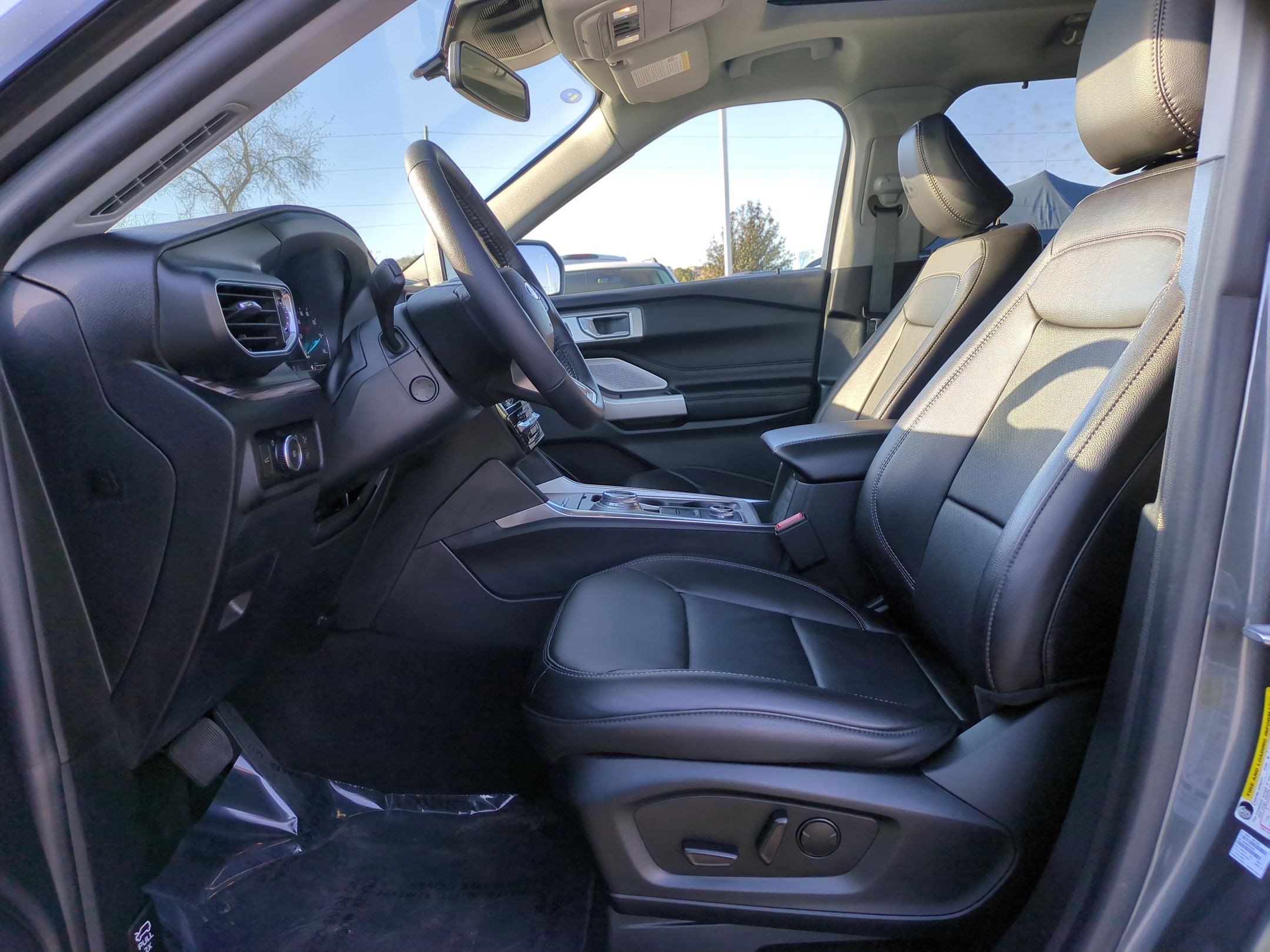 Used 2023 Ford Explorer Limited w/ Limited Technology Package image 15