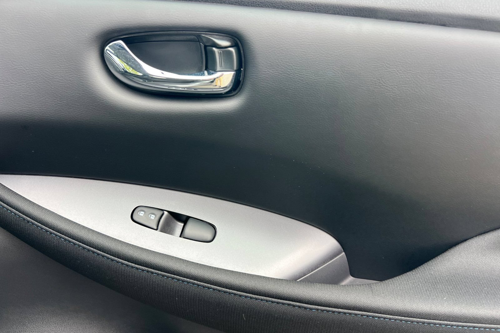 Certified 2025 Nissan Leaf S FWD image 20