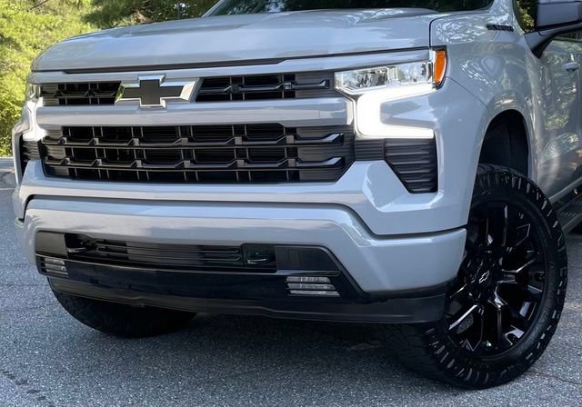 Used 2024 Chevrolet Silverado 1500 RST w/ Convenience Package II AWD/4WD image 3