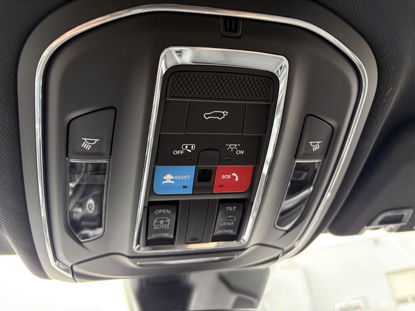 Used 2024 Jeep Grand Cherokee Laredo X w/ Luxury Tech Group I image 17