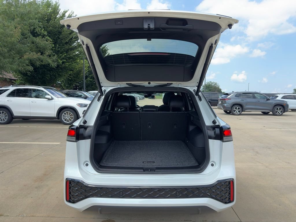 Used 2026 Volkswagen Tiguan SE R-Line AWD/4WD image 18