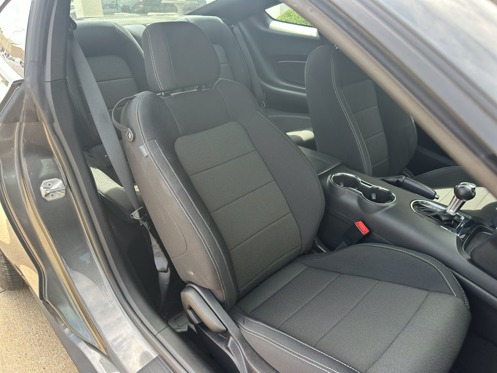 Used 2017 Ford Mustang Coupe RWD image 29